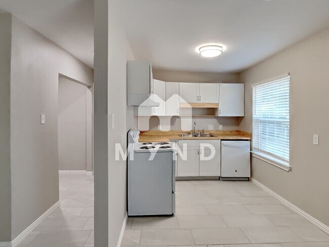Foto del edificio - 1701 Cardinal Dr, Unit A