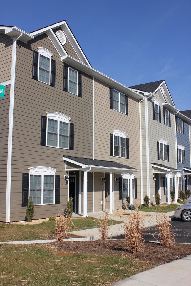 Two Master Suite Apartment Townhouse - Two Master Suite Apartment Townhouse