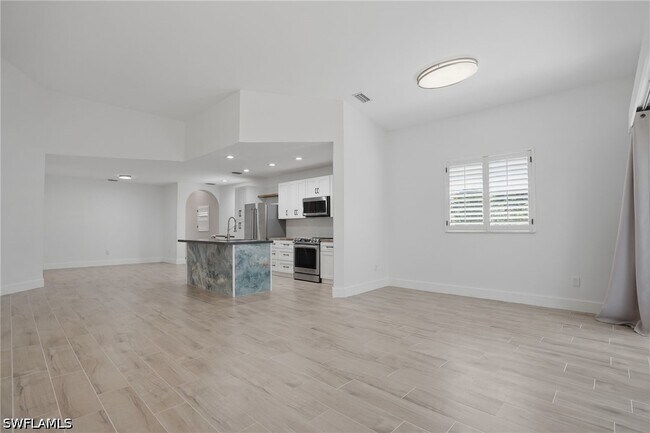 Building Photo - 27024 Adriana Cir