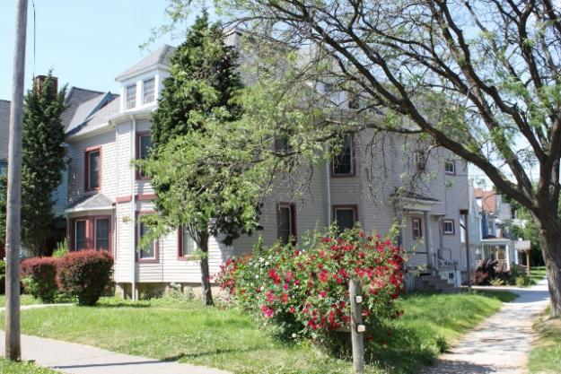 House - 128 Main St