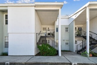 Building Photo - 3803 N Oak Dr