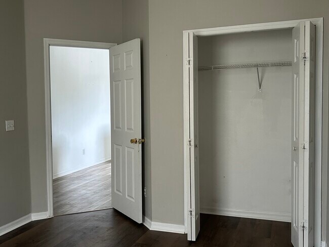 Foto del edificio - 1752 Cambridge Village Ct