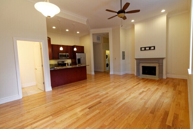 Building Photo - 1470 W Carmen Ave