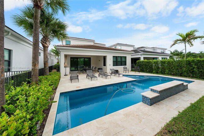 Foto del edificio - 13189 Faberge Pl