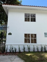 Building Photo - 222 SW 15th Rd