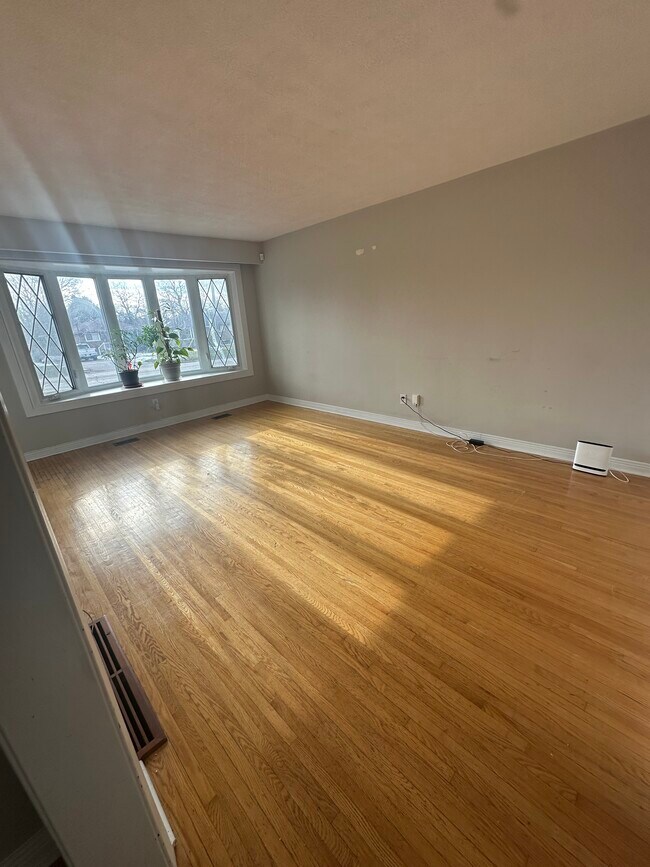 Building Photo - 1072 Olive Av