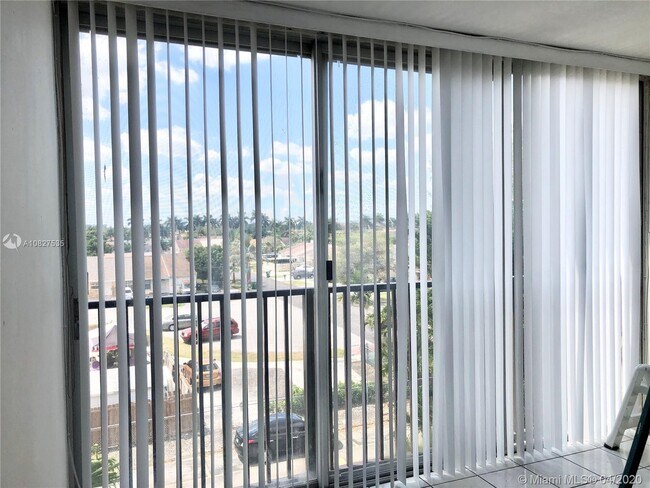 Foto del edificio - 9441 SW 4th St