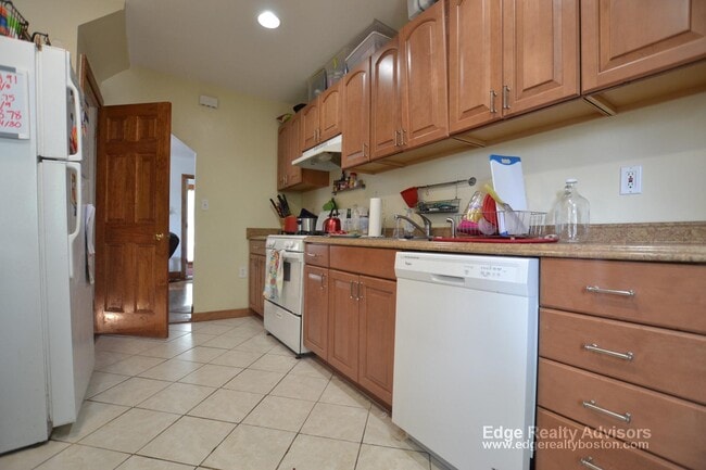 Building Photo - 27 S Crescent Circuit