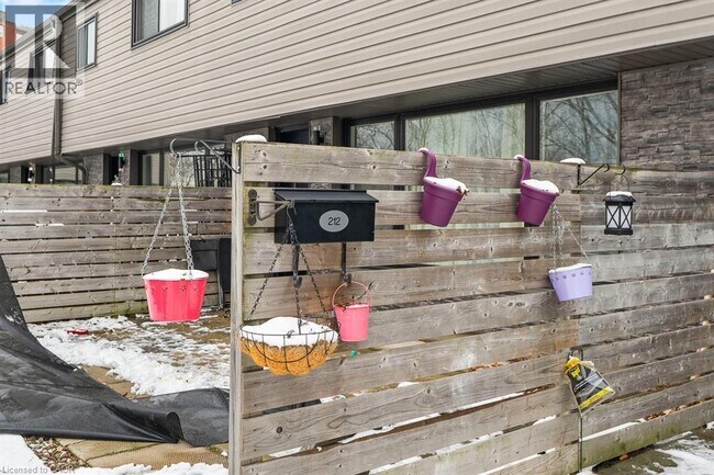 Photo du bâtiment - 250 Montmorency Dr