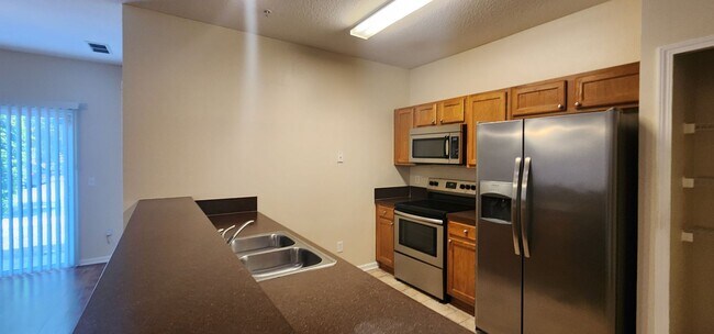 Building Photo - Ground Level 2/2 Condo in Willow Ridge