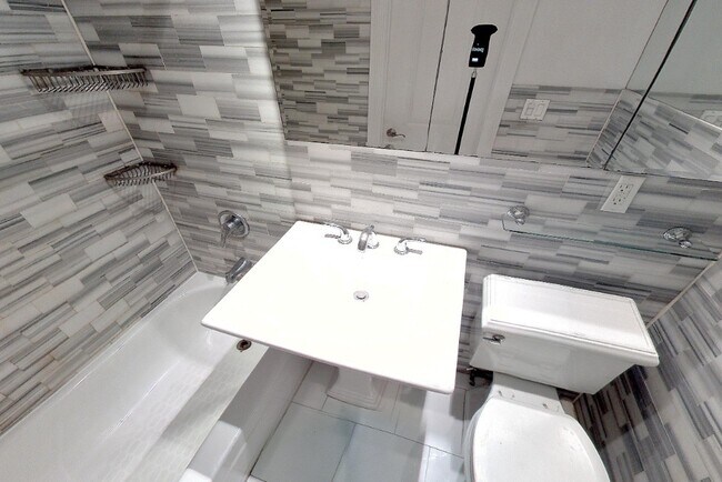 Foto del edificio - 102 E 7th St