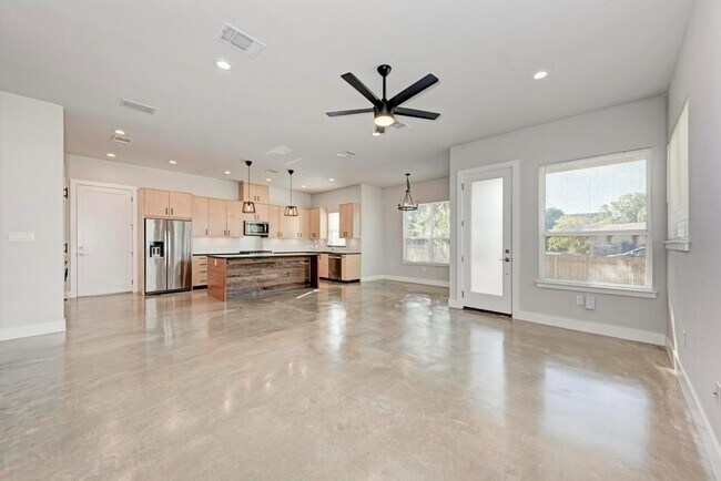 Foto del edificio - 7714 Watson St