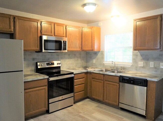 Foto del edificio - 2 Bed 1 Bath 1 Car Garage in the Village R...