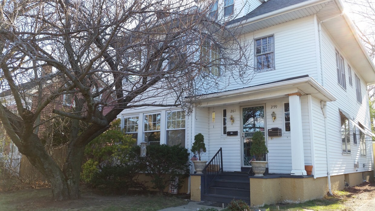 261 Rochambeau Ave, Providence, RI 02906 Apartments in Providence, RI