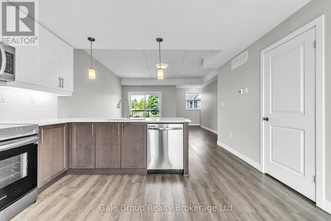 Building Photo - 439-439 Athlone Ave