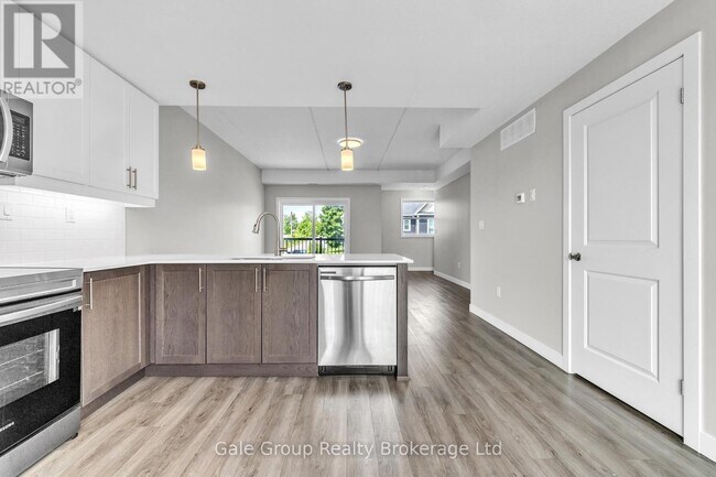 Building Photo - 439 Athlone Ave