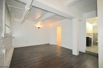 Building Photo - 148 Chancellor Ave