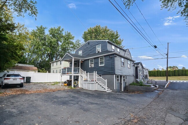Building Photo - 254 N Main St