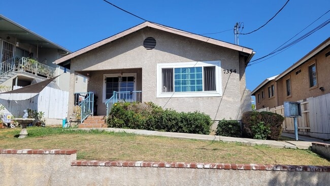 Foto del edificio - Upstairs 3 Bedroom 2 Bath Apartment with H...