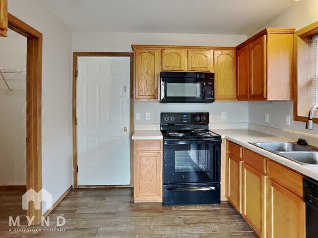 Foto del edificio - 1000 W Snider St