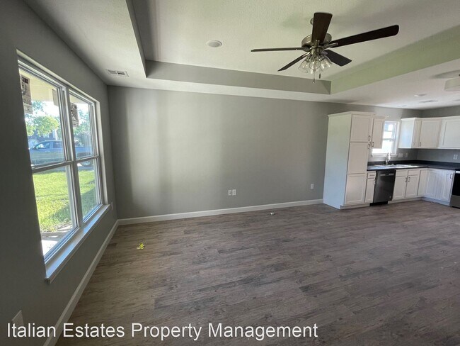 Foto del edificio - 3 br, 2 bath House - 1615 Hill Valley Dr.