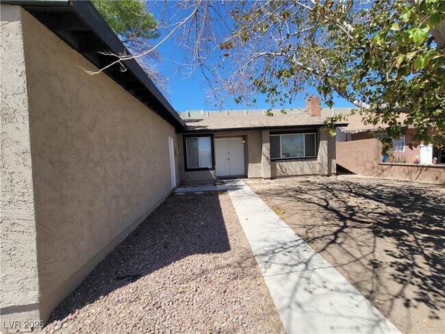 Foto del edificio - 3755 Chutney St