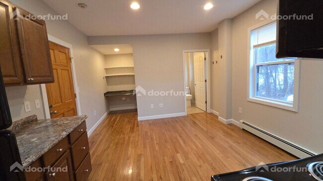 Building Photo - 3 Main St