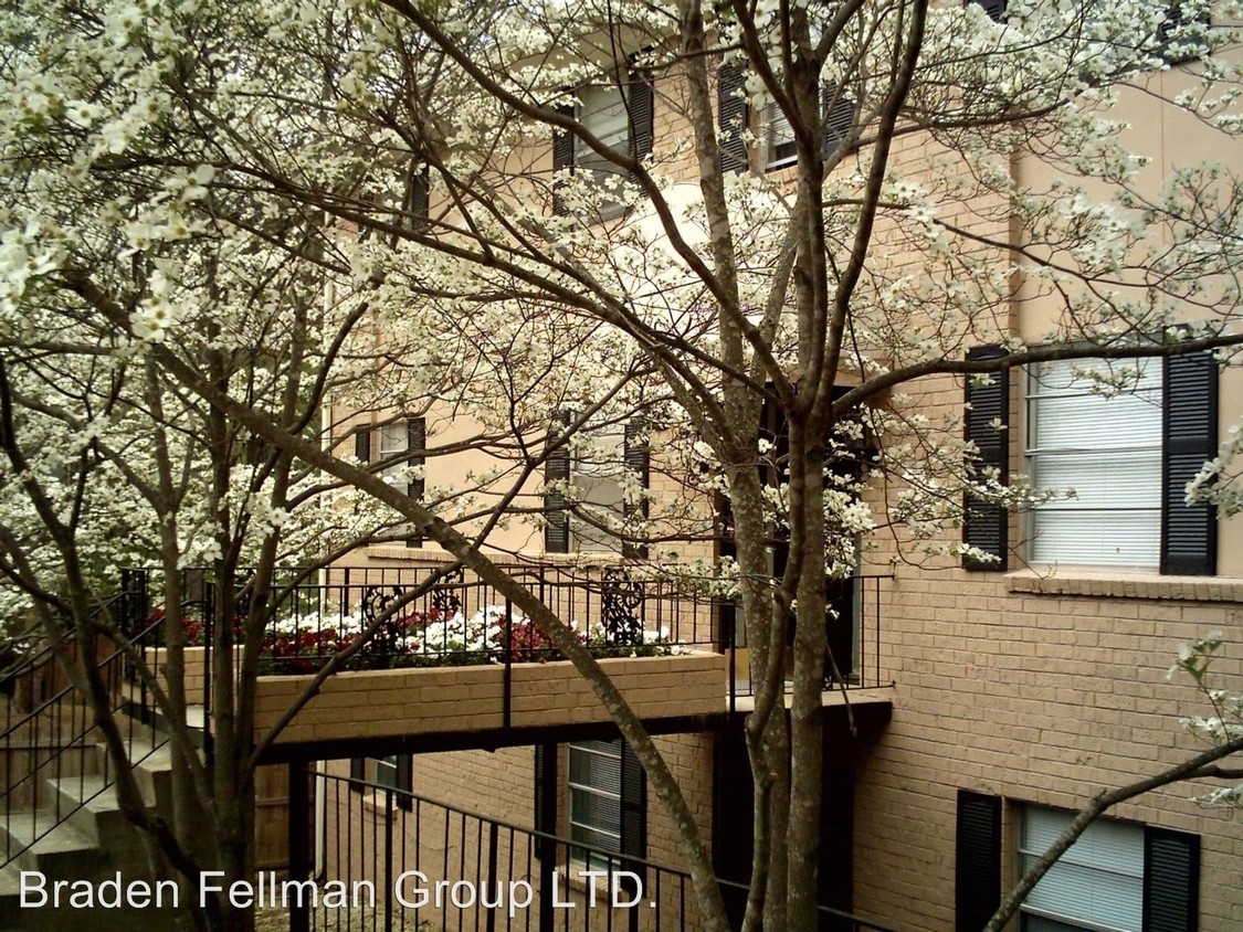 Foto del edificio - 2 br, 1 bath Apartment - 351 Hillcrest Avenue