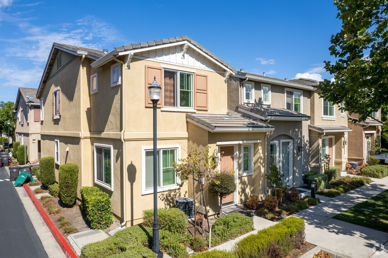 Primary Photo - Cross Creek Townhomes
