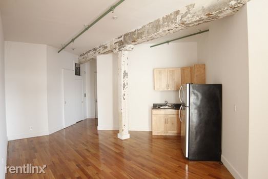 Primary Photo - 239 Banker St
