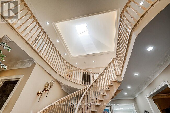 Photo du bâtiment - 286 Hillcrest Ave