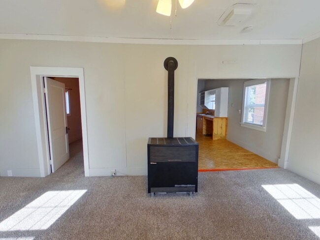 Building Photo - Charming 1Bed/1Bath House!