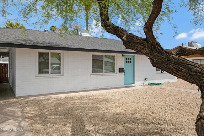 Foto del edificio - 536 W 18th St