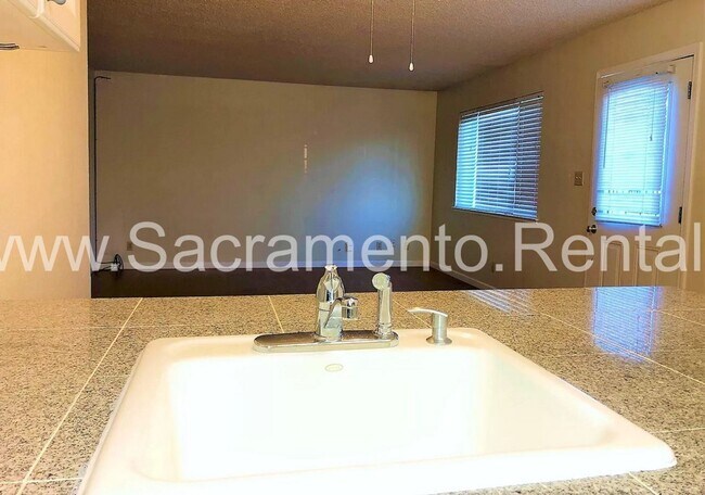 Foto del edificio - 2 br, 1 bath House - 9059 Pinata Way #1