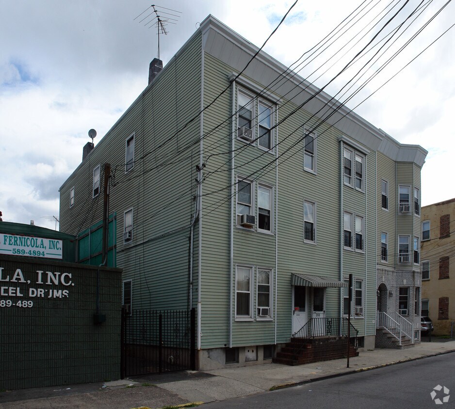 Building Photo - 263-265 Elm St