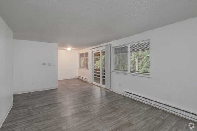 2BR, 1.5BA - 895SF - Living Room - Sandman IV