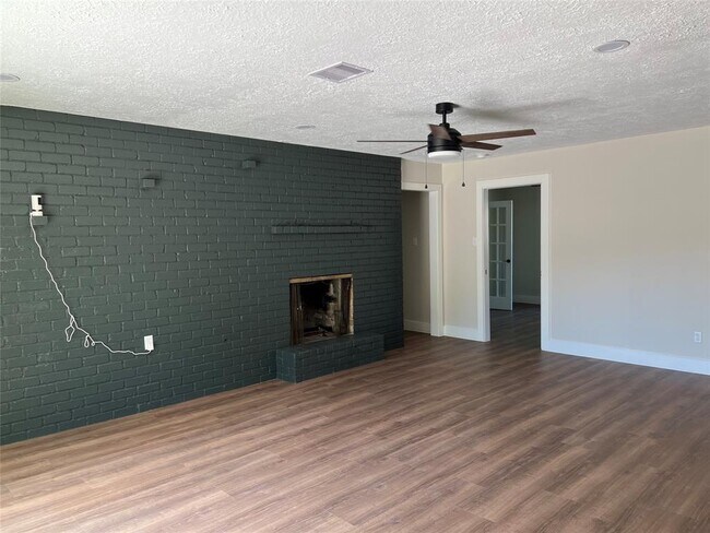 Building Photo - 8711 Hinman St