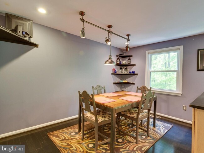 Building Photo - 6511 Coachleigh Way