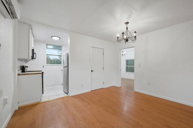 Building Photo - 1226 Easter Ave