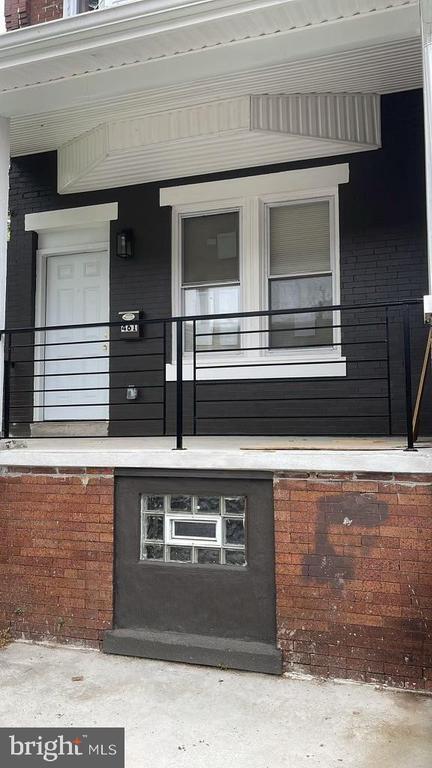 Building Photo - 461 Winona St