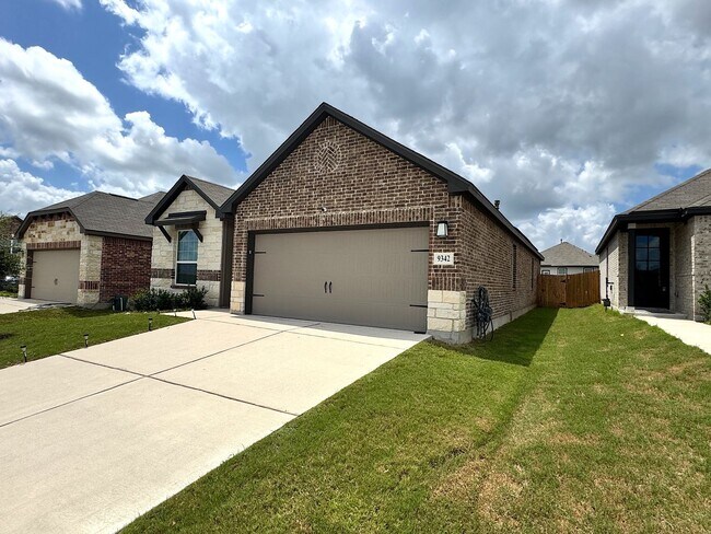 Foto del edificio - Ready For Move In -Modern-Brick&Stone Fron...