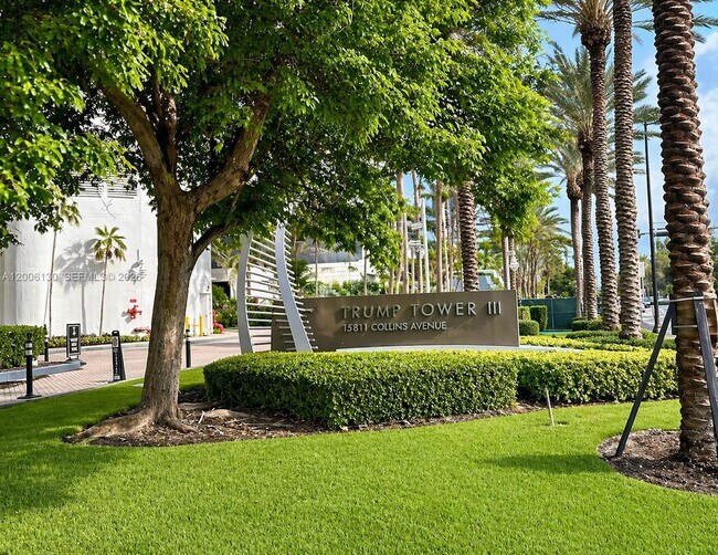 Building Photo - 15811 Collins Ave
