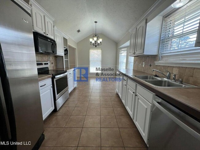 Foto del edificio - 3 Bed/2 Bath Home in Brandon