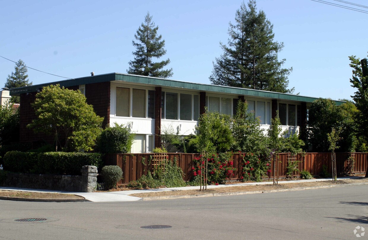 Building Photo - 75 Ross Ave