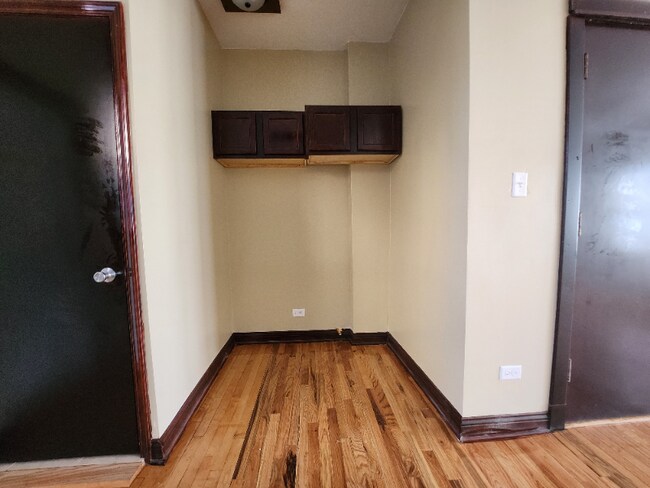 Foto del edificio - 953 N Pine Ave