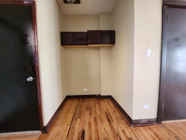 Building Photo - 953 N Pine Ave