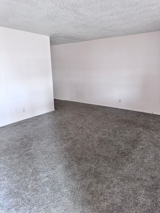 Foto del edificio - 2 Bedroom 1 Bath Duplex