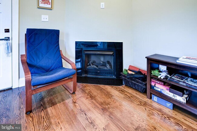 Foto del edificio - 452 Newton Pl NW