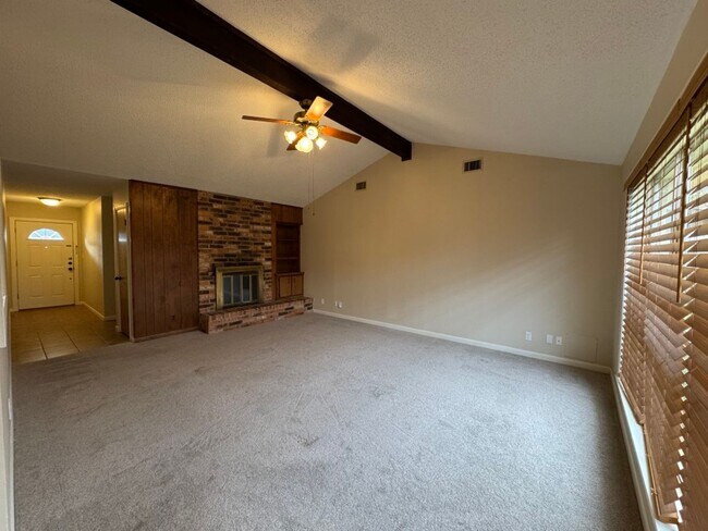 Foto del edificio - Available Now in Greenway Park!