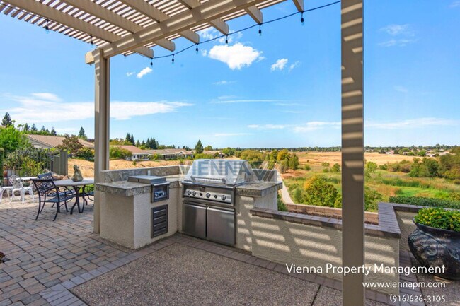 Foto del edificio - 1550 Summerhill Ln